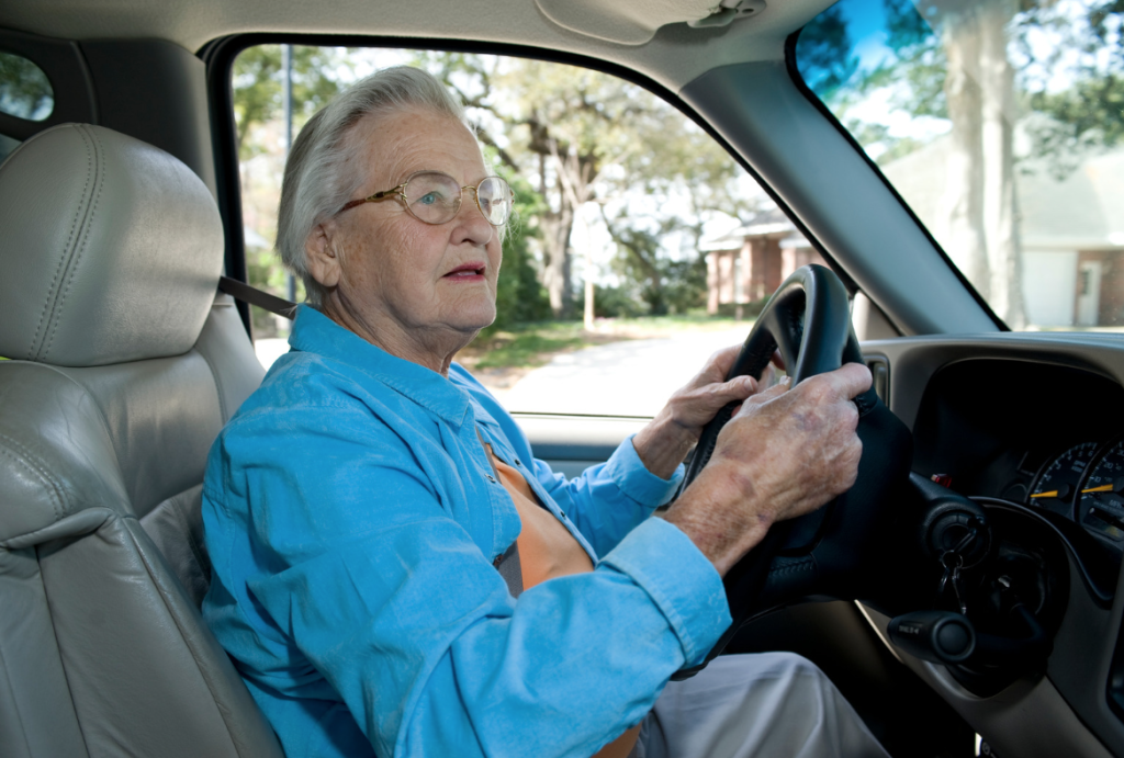 高齢者ドライバー　免許返上　高齢者事故